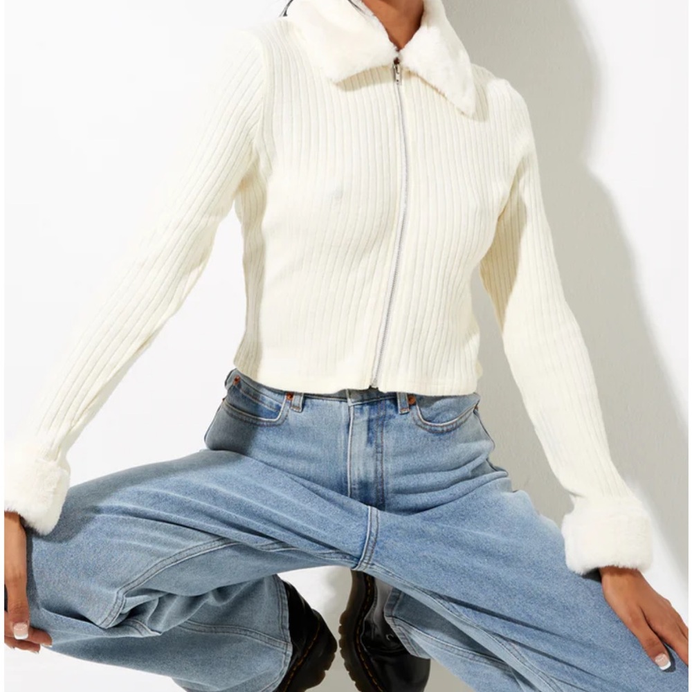 Motel Rocks White Cropped Ribbed Zip Cardigan Faux Fur Sweater